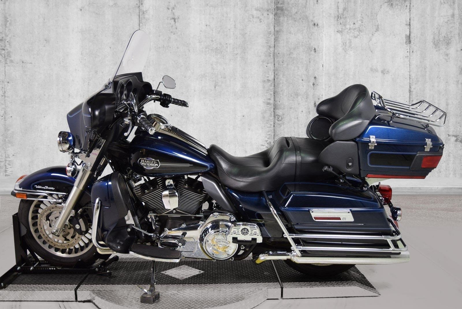 Pre-Owned 2013 Harley-Davidson Electra Glide Classic FLHTC Touring in ...