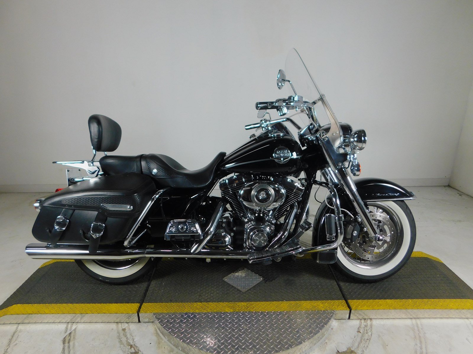 Pre-Owned 2008 Harley-Davidson Road King Classic FLHRC Touring in ...