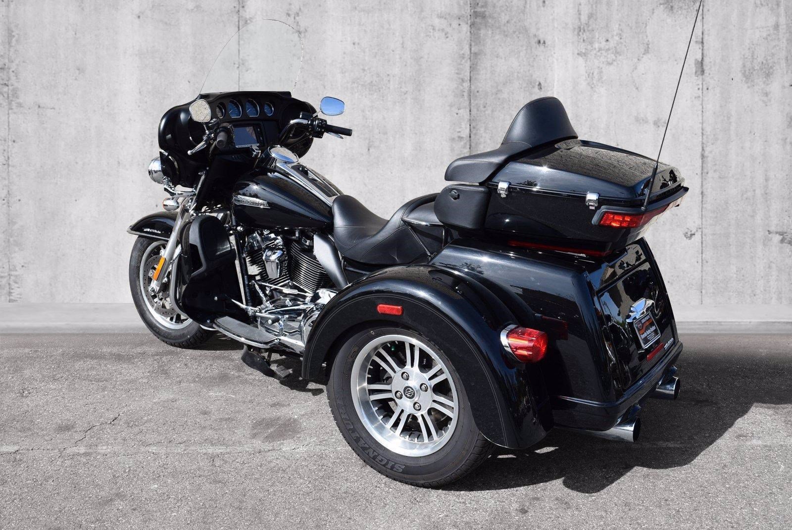 Pre-Owned 2018 Harley-Davidson Trike Tri Glide Ultra Classic FLHTCUTG ...