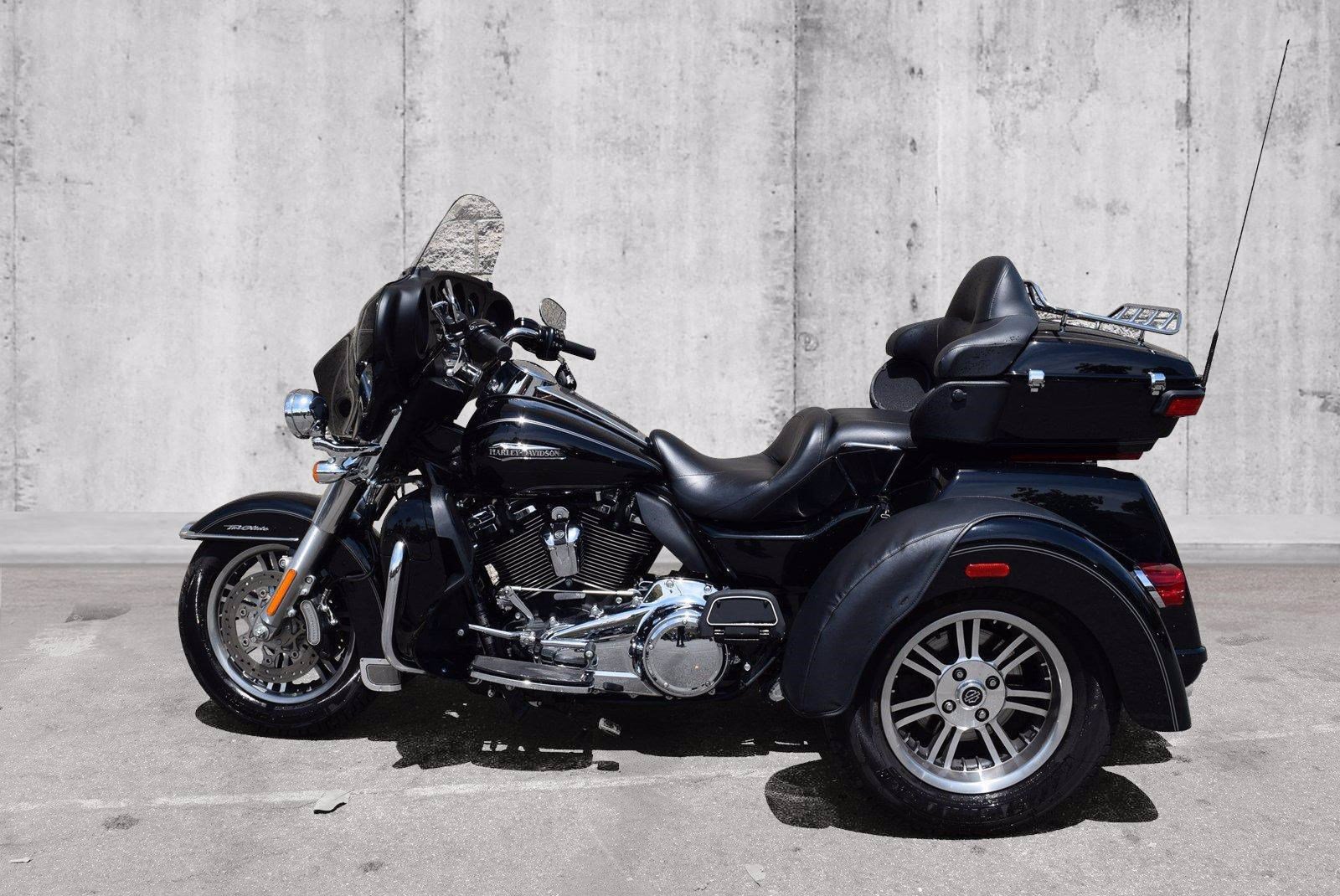 Pre-Owned 2017 Harley-Davidson Trike Tri Glide Ultra Classic FLHTCUTG ...