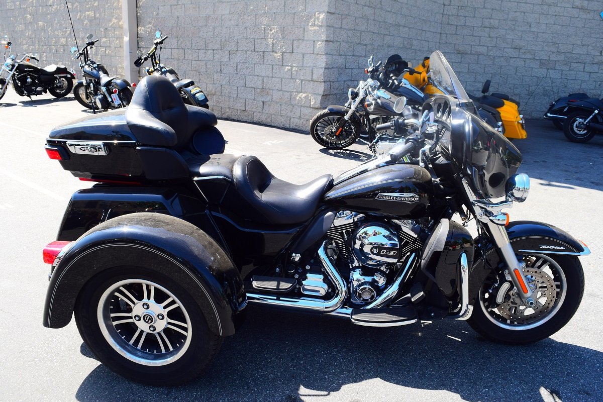 Pre-Owned 2015 Harley-Davidson Trike Tri Glide Ultra Classic FLHTCUTG ...