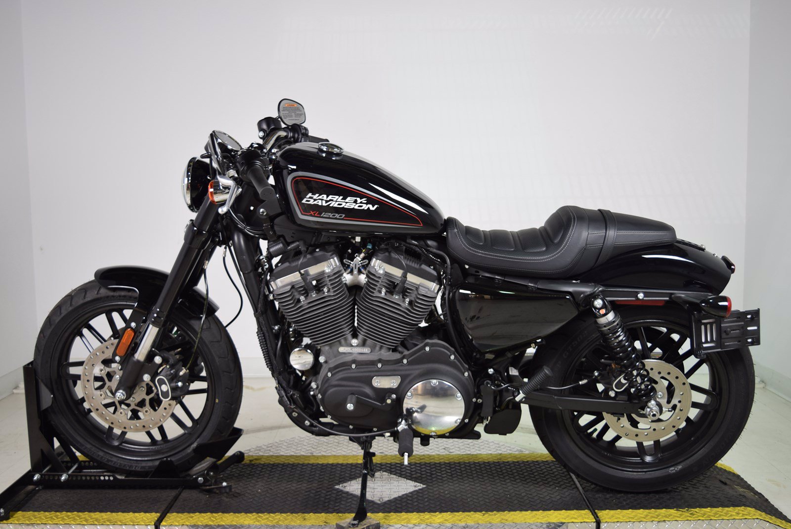 Харлей спортстер. Harley Davidson Sportster 1200 Roadster. Harley Davidson Sportster 1200 2020. Harley Davidson Sportster 2020. Harley Davidson Sportster Roadster 1200xl.