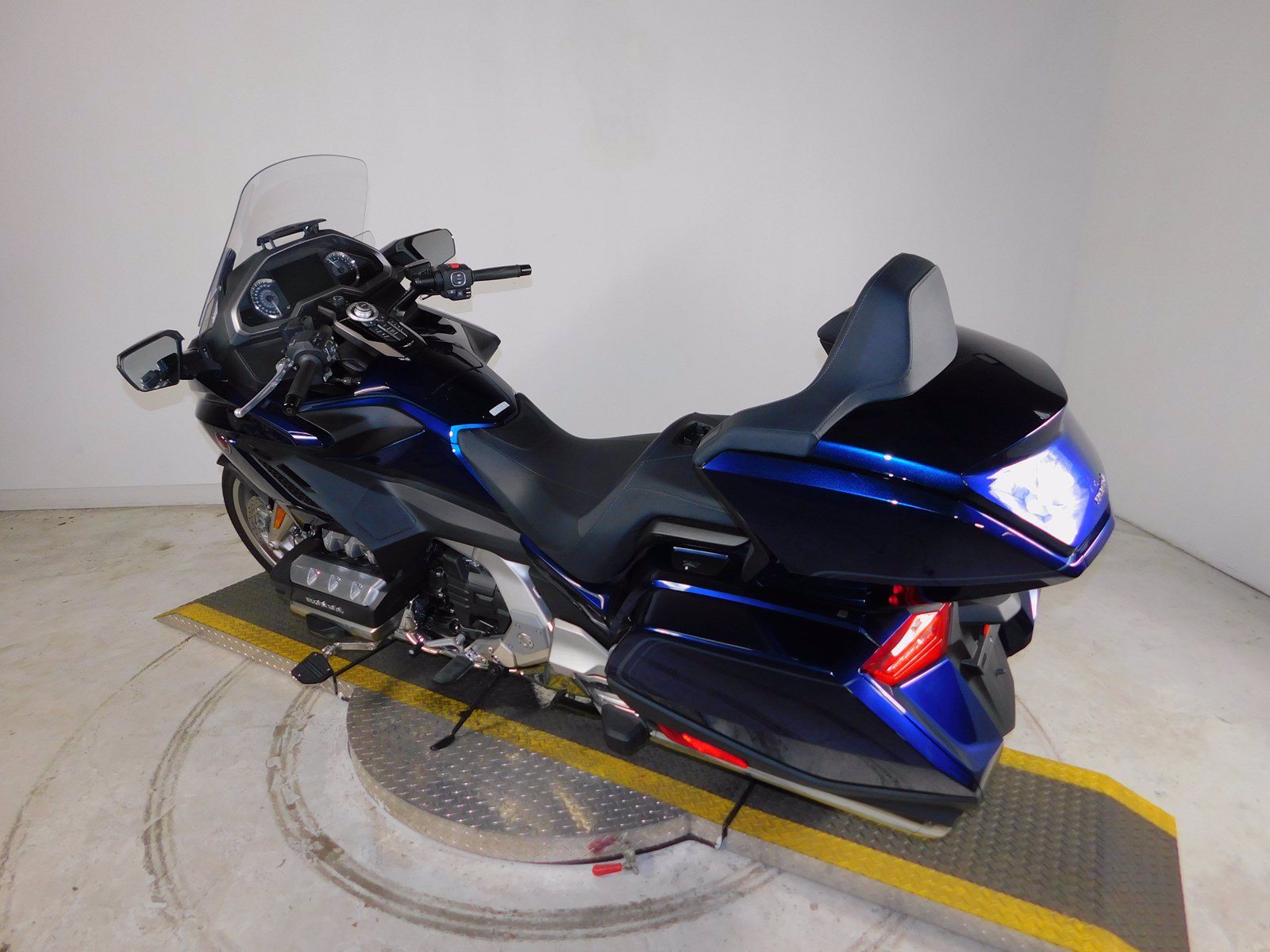 preowned 2018 honda goldwing touring in riverside