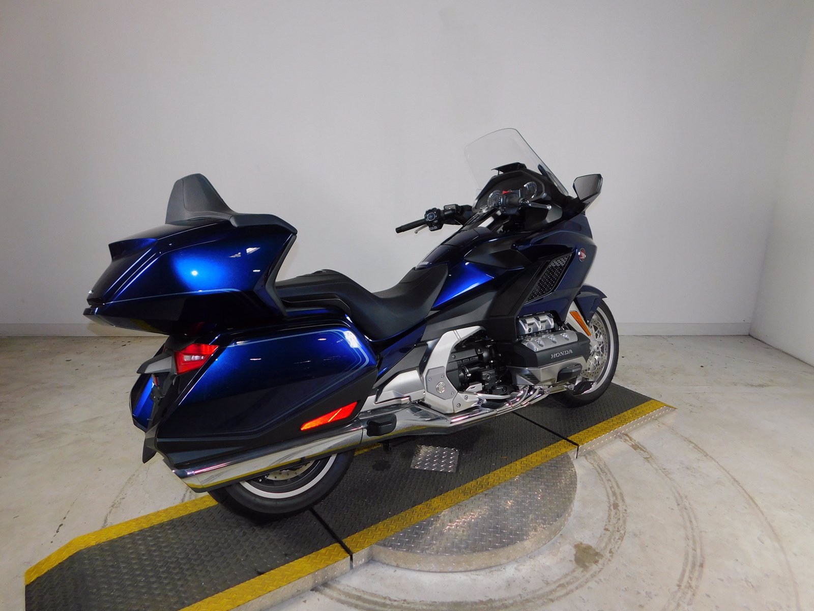 preowned 2018 honda goldwing touring in riverside