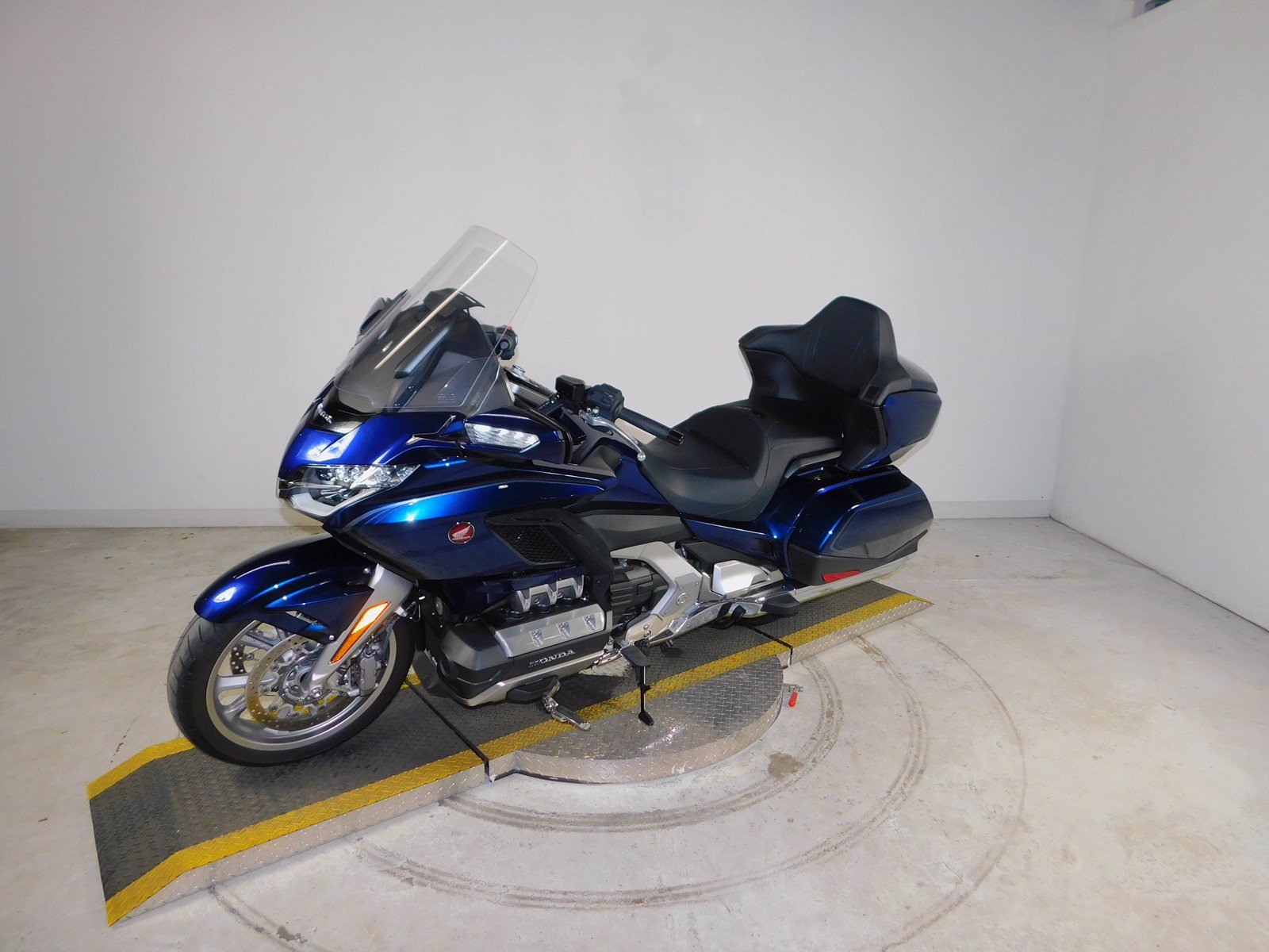 preowned 2018 honda goldwing touring in riverside