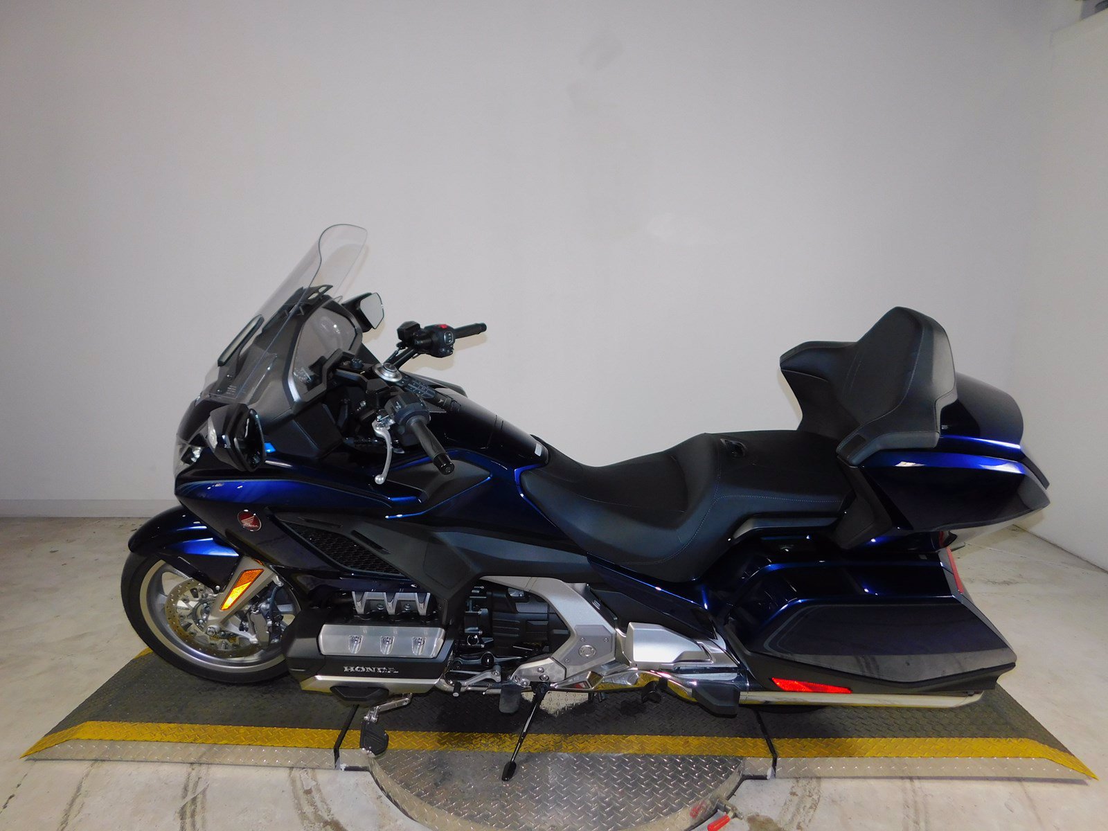 preowned 2018 honda goldwing touring in riverside